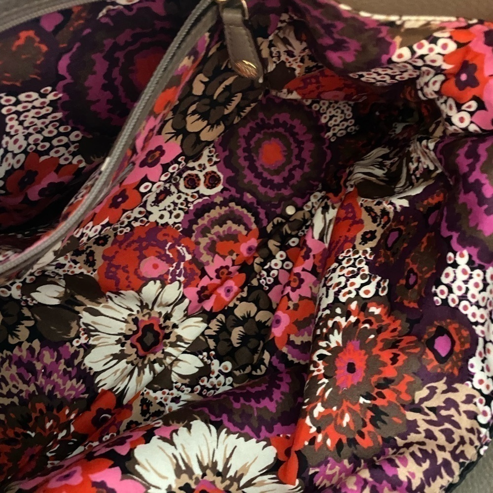 Vera bradlley Purse - Picture 7 of 9